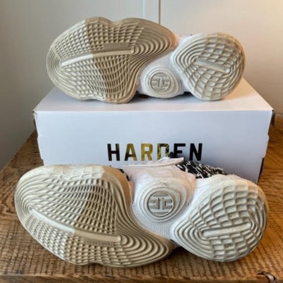 Harden Vol. 4J Men's Sneakers - Picture 2 of 6